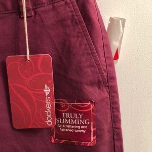 NWT Dockers Chino capris size 4